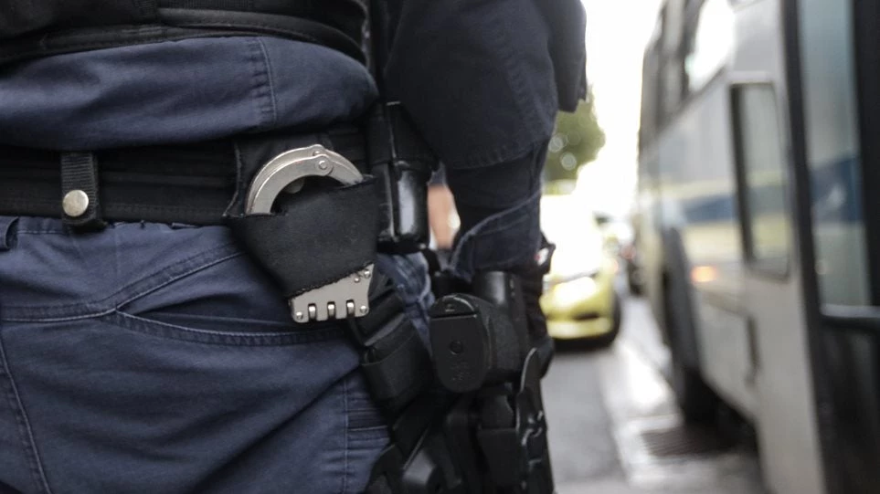 Δύο αστυνομικοί σε μεγάλο κύκλωμα διακίνησης ναρκωτικών
